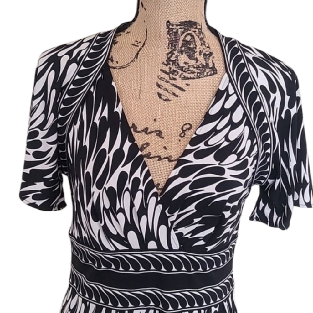 BCBGMaxAzria Black and White Short Sleeve Faux Wrap Dress - Picture 3 of 8